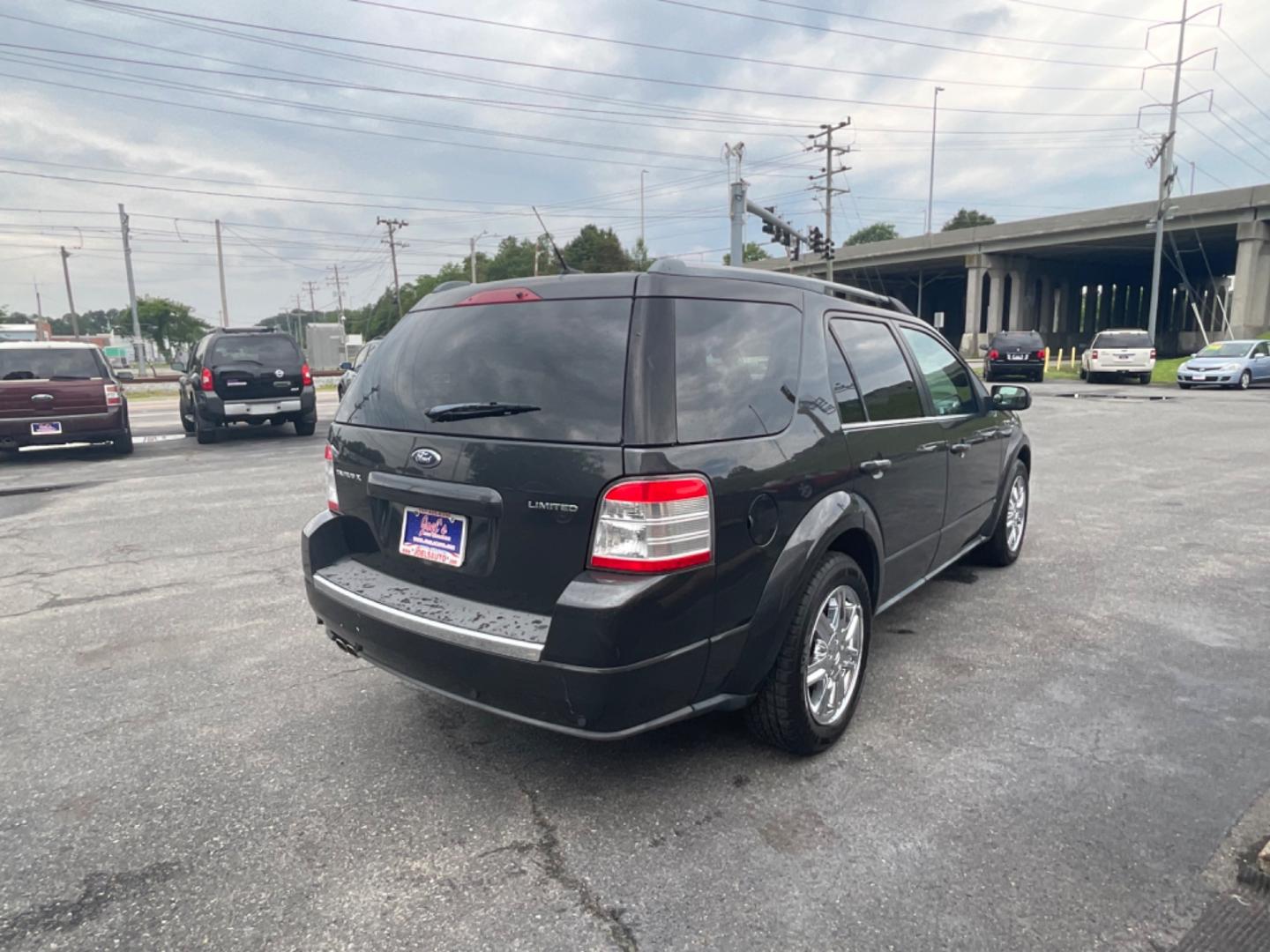 2008 Grey /Black Ford Taurus X Limited (1FMDK03W38G) , Automatic transmission, located at 5700 Curlew Drive, Norfolk, VA, 23502, (757) 455-6330, 36.841885, -76.209412 - Photo#6